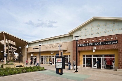 Private Shopping Tour from Chicago to Chicago Premium Outlets