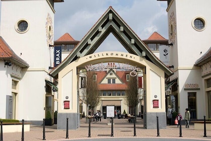 Private Shopping Tour from Frankfurt am Main to Wertheim Village