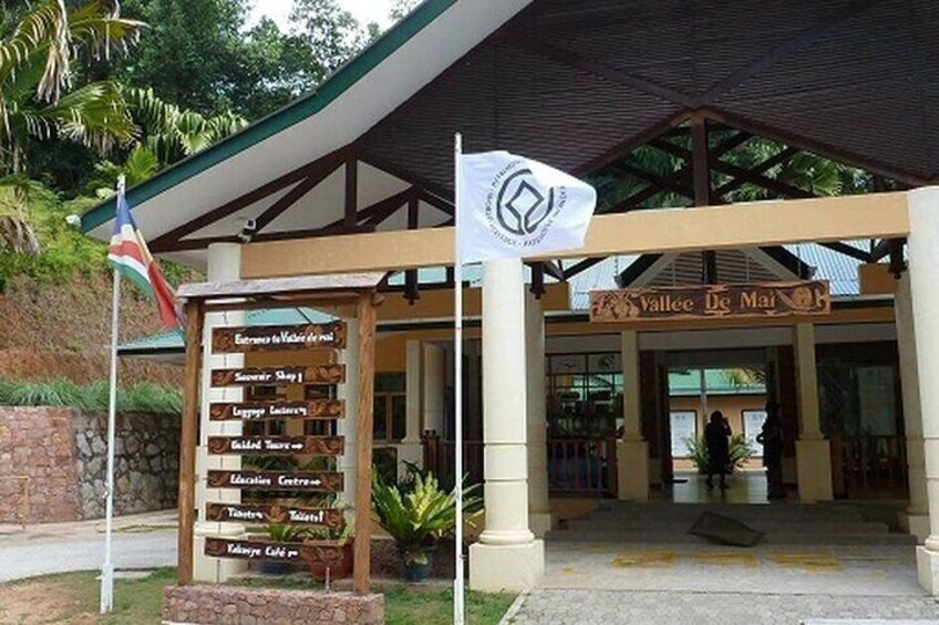 Main entrance at the valle de mai national park