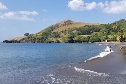 Private Tour Hike to Gorilla Rock with Swimming Questelles Beach