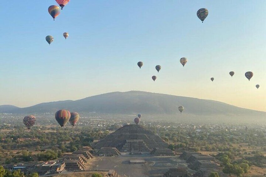 Hot Air Flight with Breakfast in a Cave