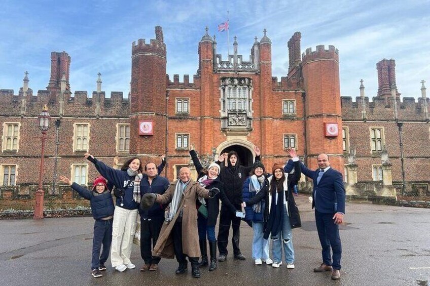 Hampton Court Palace Private Tour with Skip the Line Entry