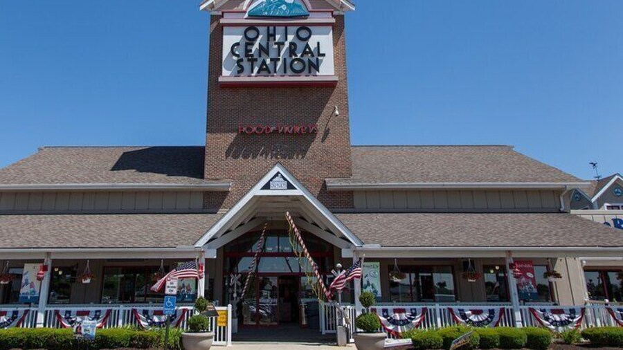 Private Shopping Tour from Cleveland to Ohio Station Outlets