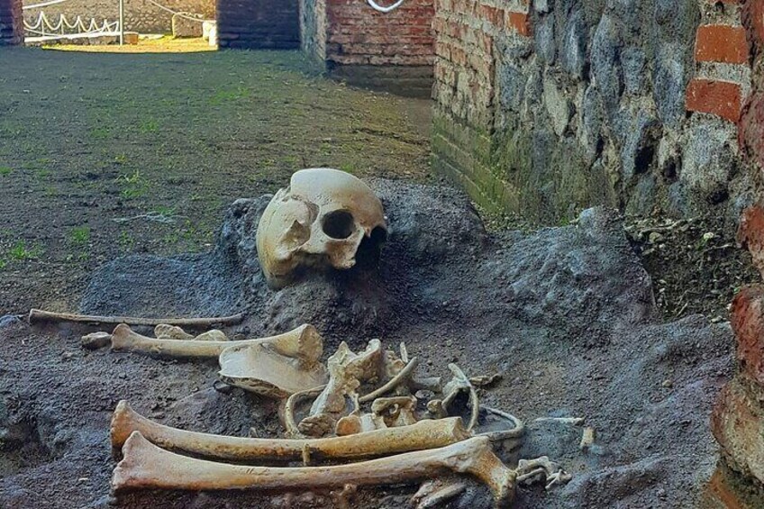 Group tour in Pompeii with an archaeologist