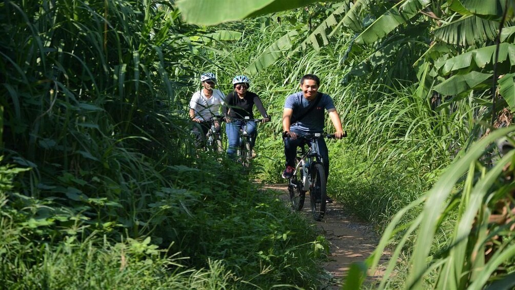 Discover Hanoi's Charms: Morning Bicycle Tours Around the City's Highlights