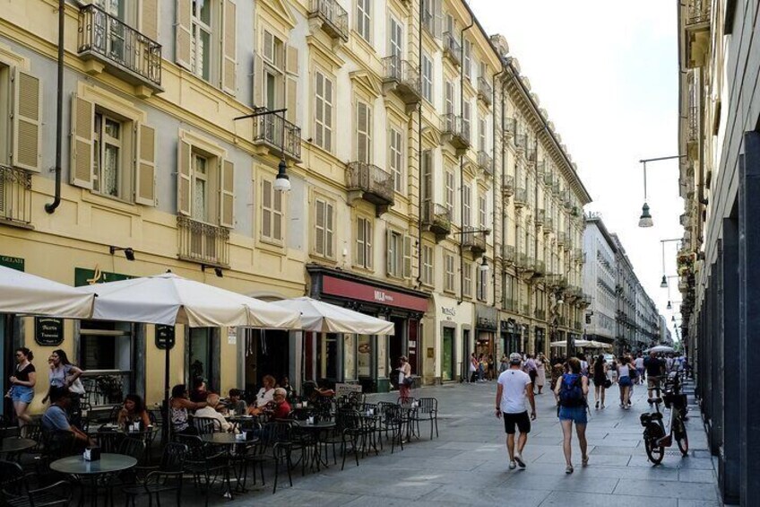 A Romantic City Exploration Game in Turin