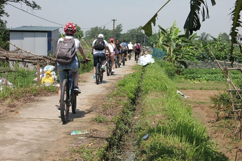 Rural Retreat Must-Try: Hanoi's Afternoon Countryside Bike Tour