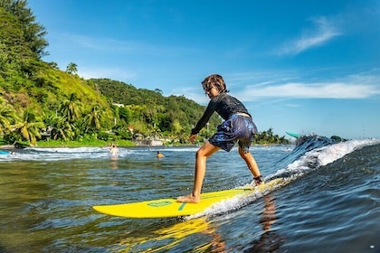 Group Guided Surfing Lesson in Tahiti