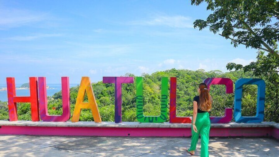 Guided Visit to Huatulco with Pickup Included