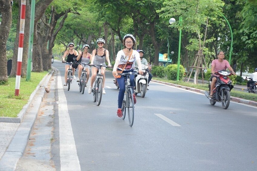 Enchanting Hanoi Bicycle Sunset Tour: Historic Bridges & Local Life