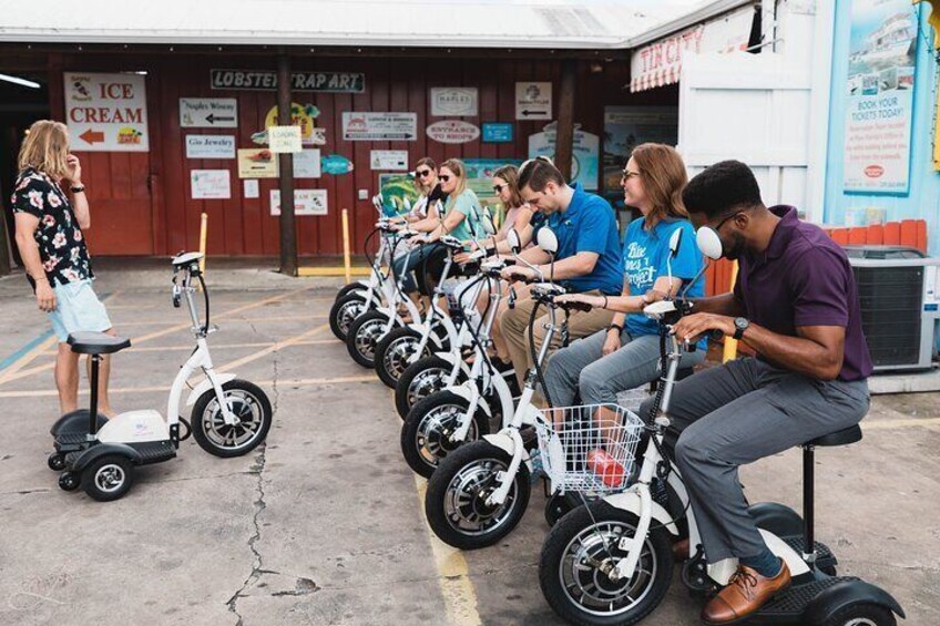 Guided Trike and Moped Tour in Downtown Naples