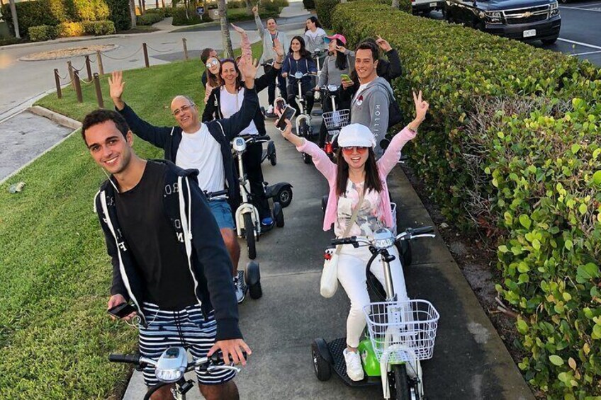 Guided Trike and Moped Tour in Downtown Naples