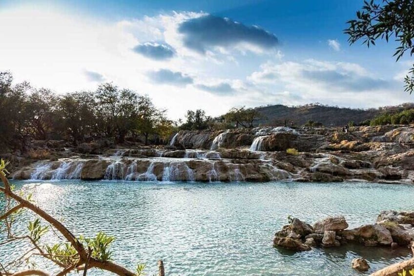 The beautiful countryside to the east of Salalah is dotted with fascinating historical and scenic spots that are worth it.