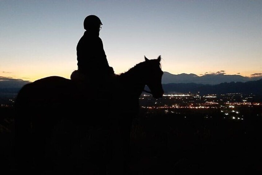 Sunset Horseback Riding Tour in Lunlunta with Dinner Included