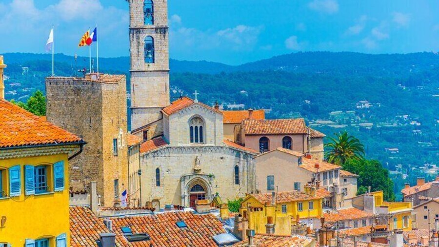 St. Tropez and Port Grimaud Sightseeing Tour from Cannes