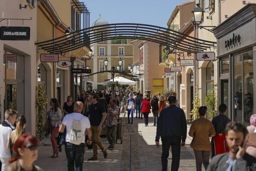 Private Transfer from Marseille to Provence Designer Outlet