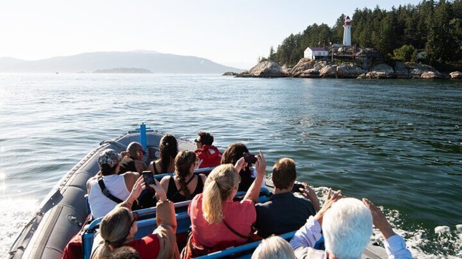 Bowen Island Boat Tour with Drinks