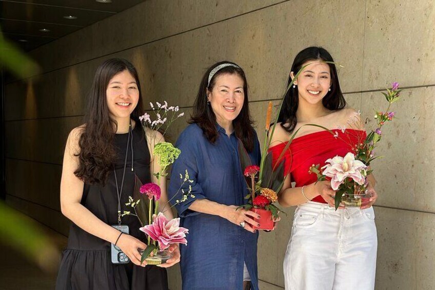 Japanese flower arranging (Ikebana) Experience/Workshop in Tokyo