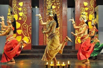 Apsara Dance Show & Dinner with Tuk-Tuk Transfers