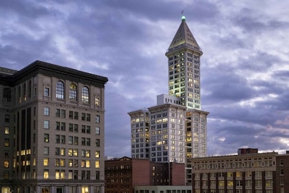 Smith Tower: Udsigten, historien og cocktailsene