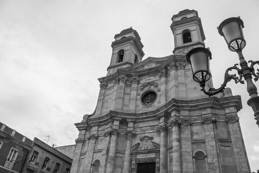 3 Hours Private Guided Tour of the Historical Quarters of Cagliari