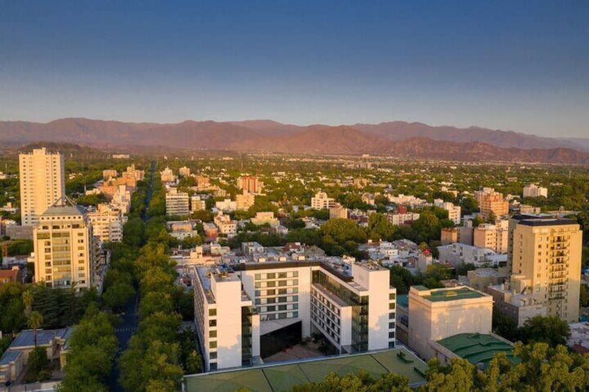 Mendoza Elegance: Romantic Retreat Walking Tour