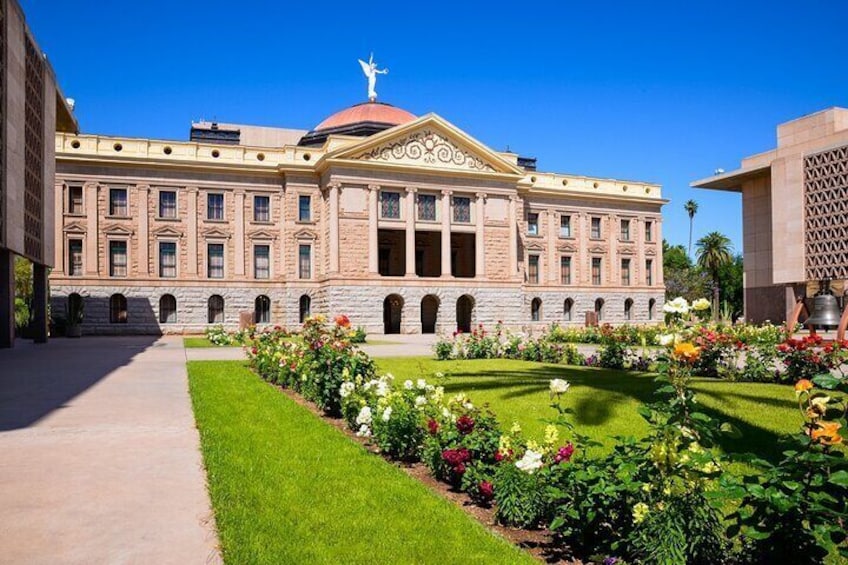 Mendoza Elegance: Romantic Retreat Walking Tour