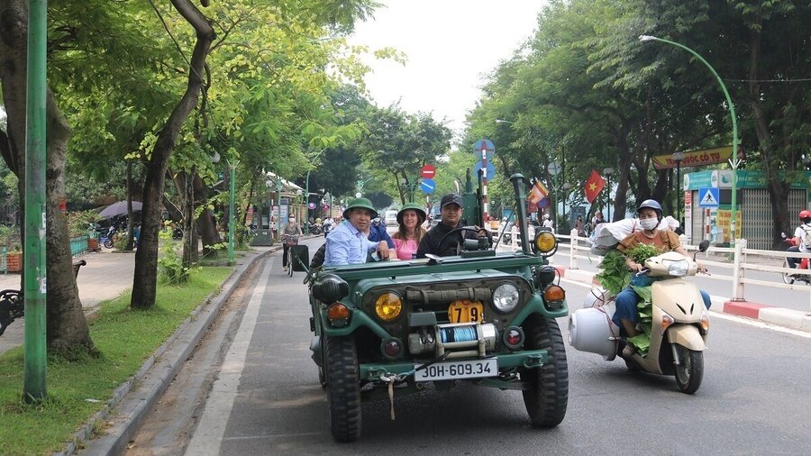 Morning Saigon Jeep Tour: Discover Vietnam's Vibrant City