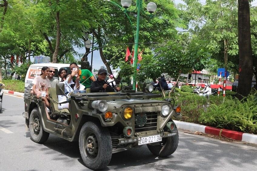 Saigon After Dark Jeep Tour: Night Street Food & Live Music Adventure