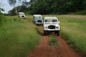 Full-Day Uxmal Expedition & Land Rover Defender Ride