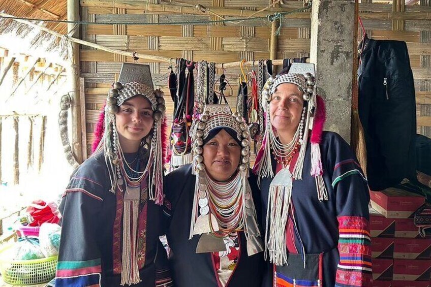 Visitors with traditionnal Akha costumes
