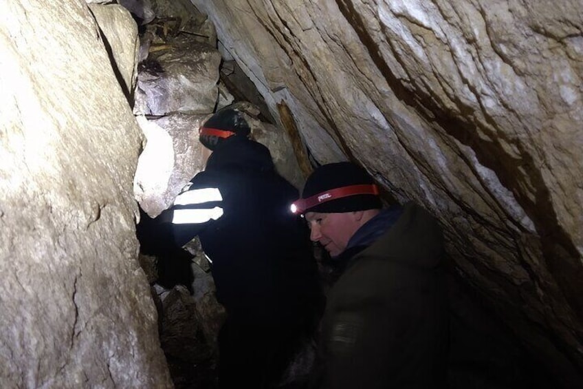 Private Nottawasaga Bluffs Caves Snowshoe/Crampons, Creemore Area