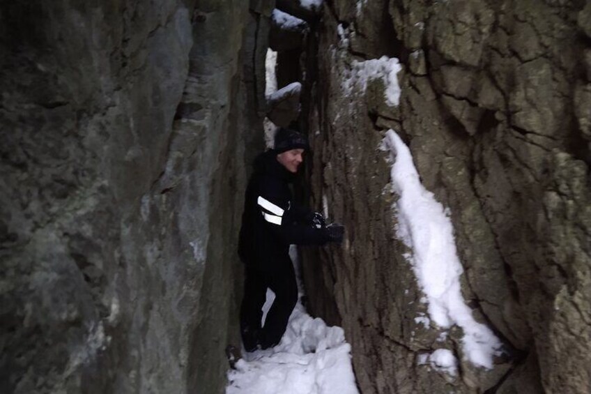 Private Nottawasaga Bluffs Caves Snowshoe/Crampons, Creemore Area