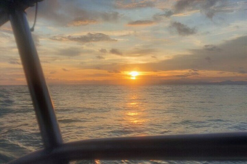 Relaxing Sunset Cruise Jaco Coastline