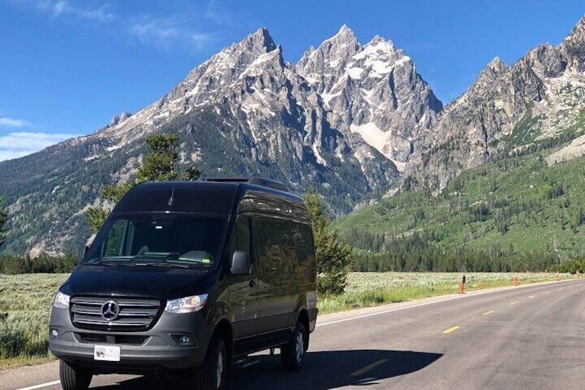 Luxury 1/2 Day Winter Grand Teton Tour & Sleigh Ride