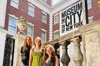 90 min NYC Private Gossip Girl Pedicab Tour