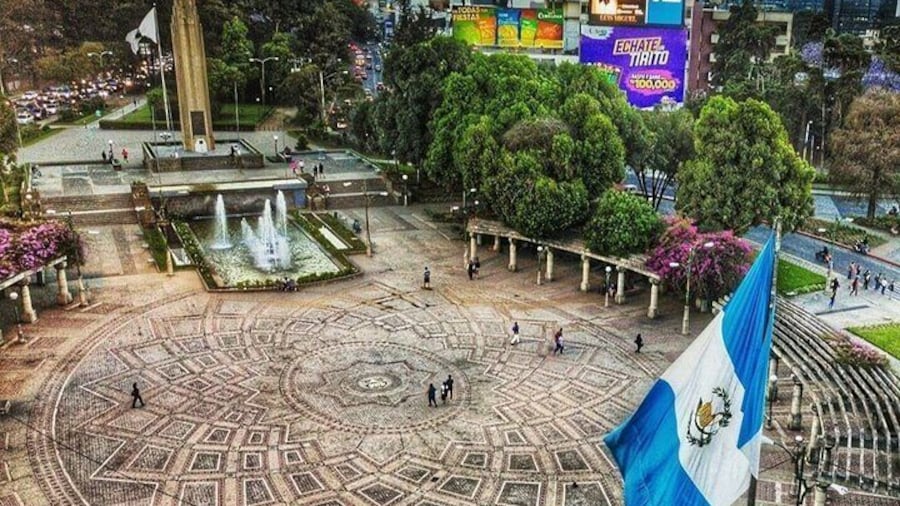 Plaza Obelisco to the Heroes of the Independence of Guatemala.
