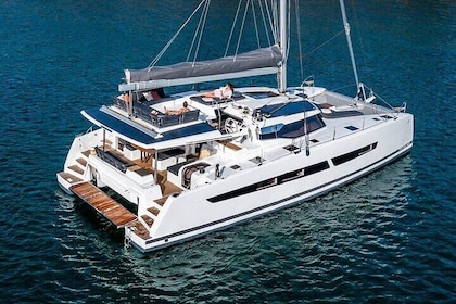 Semi-privé gloednieuwe catamarancruise in Mykonos met maaltijd, drankjes en...