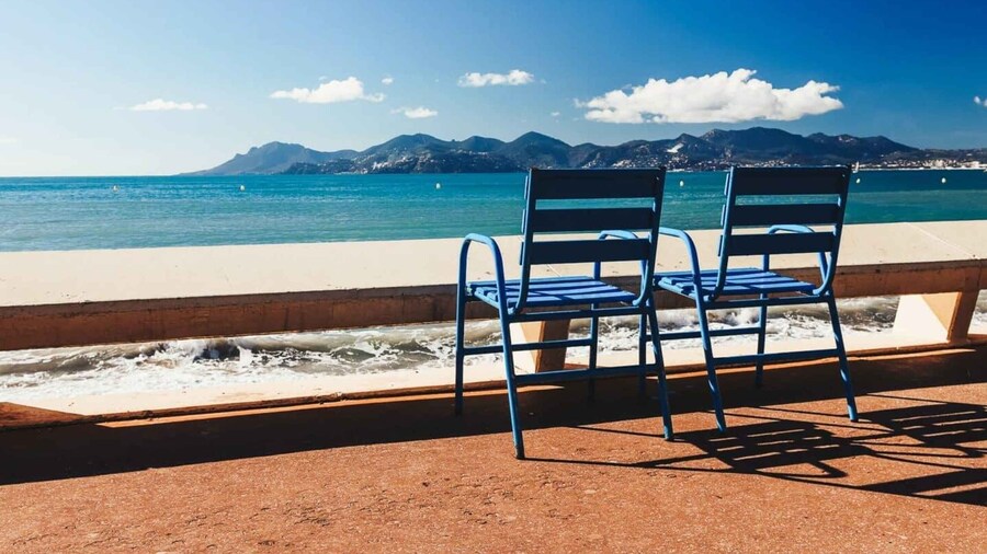 Visit Saint Paul de Vence, Antibes, and Cannes: 7-Hour Tour