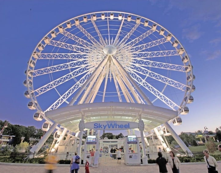Niagara Falls Day and Evening Tour from Toronto With Niagara SkyWheel