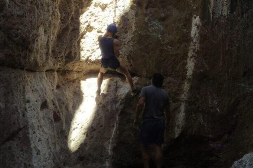 Half-Day Rappelling Trek in Garganta del Diablo, Mendoza