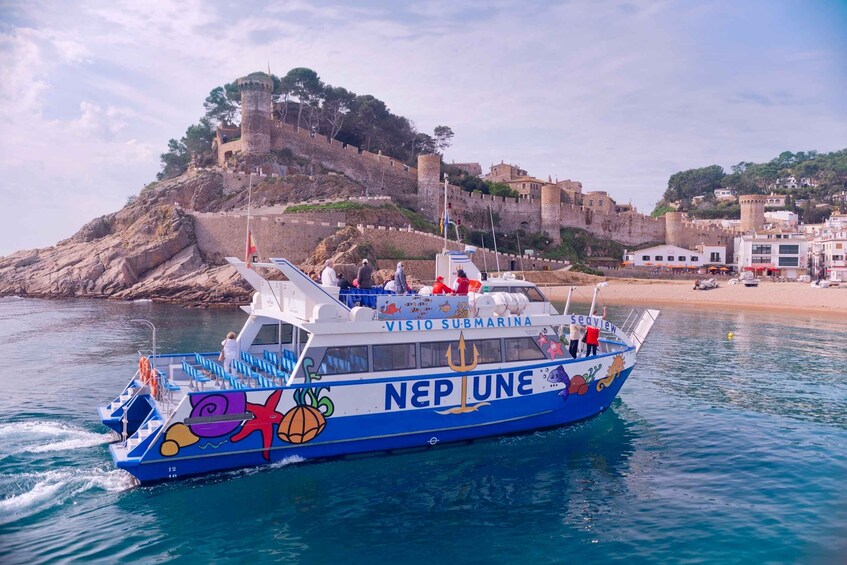 From Lloret de Mar: Roundtrip Ferry to Tossa de Mar