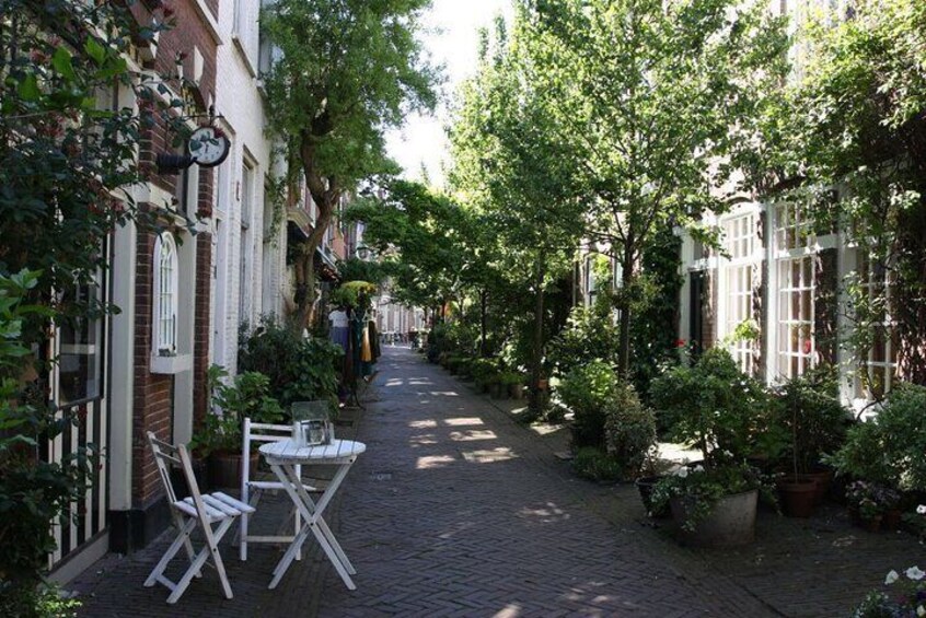 Small atmospheric streets