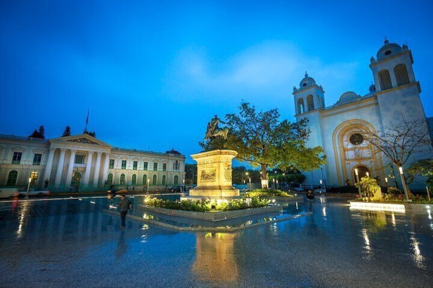 Main square San Salvador.