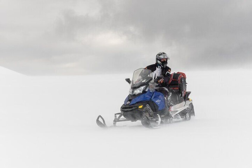 Snowmobile tour on Vatnajökull