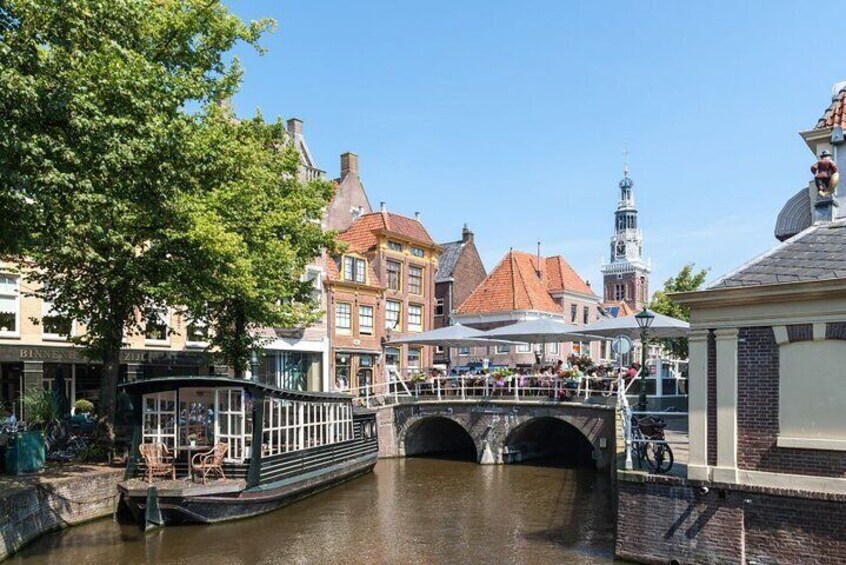 The cozy city center with canals and bridges