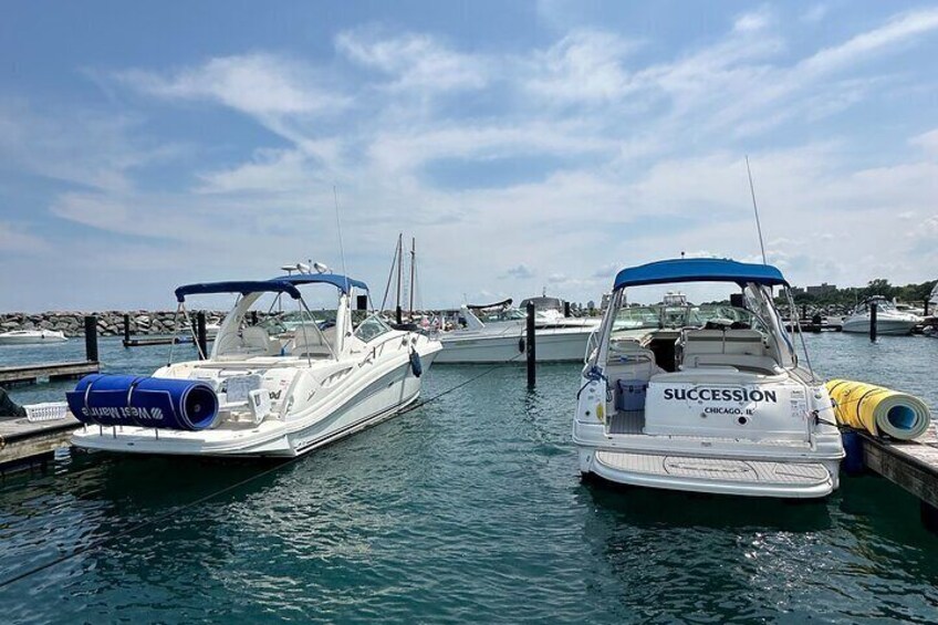 Chicago Private Boat Rental - Explore Chicago's Skyline & Waters 