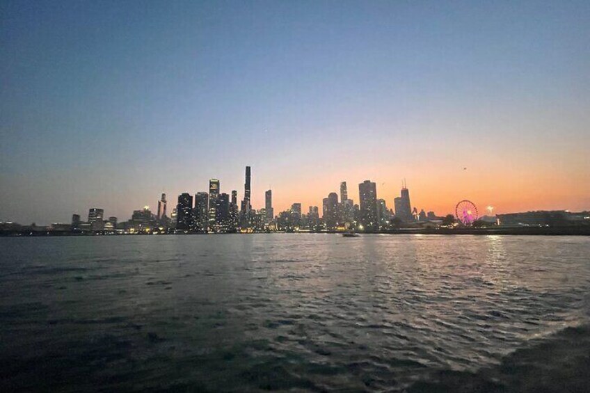 6 Hours Private Chicago Boat Tour with Captain