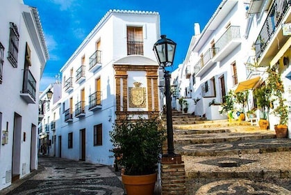 Escursione a Nerja e Frigiliana da Malaga