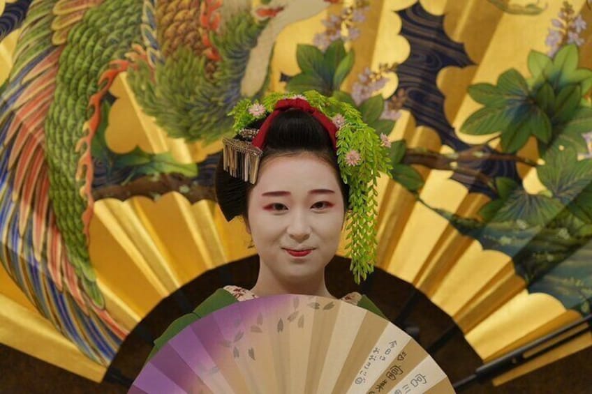 Meet a Geisha【Includes Japanese fan signed by Geisha】